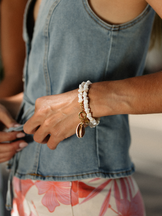THE SINGLE CAURI DOUBLE LOOP BRACELET